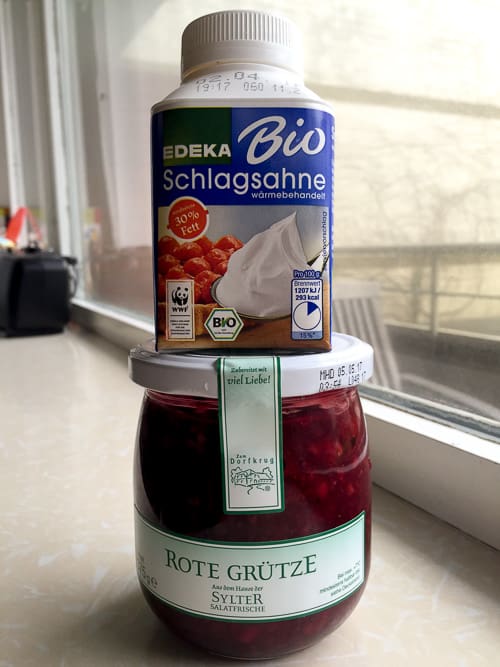 Rote Gr&uuml;tze and whipped cream