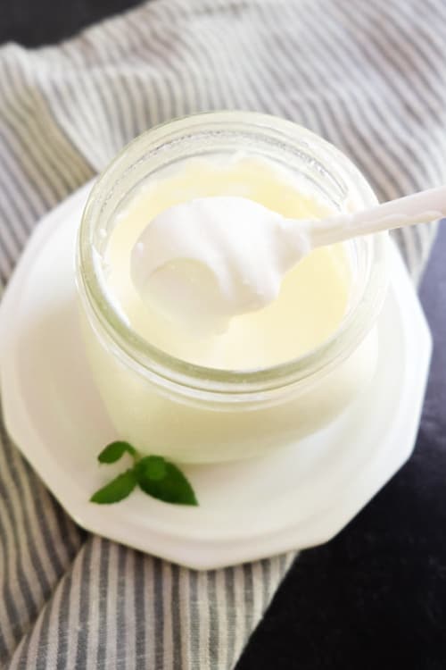 Easy Homemade Cr&egrave;me Fra&icirc;che