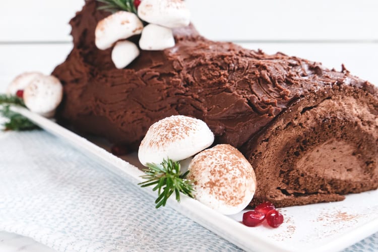 B&ucirc;che de No&euml;l Cake (French Yule Log Cake)